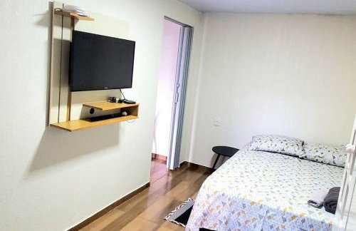 Casa com gramado e aconchegante, próximo a tudo 3 - Foto 1