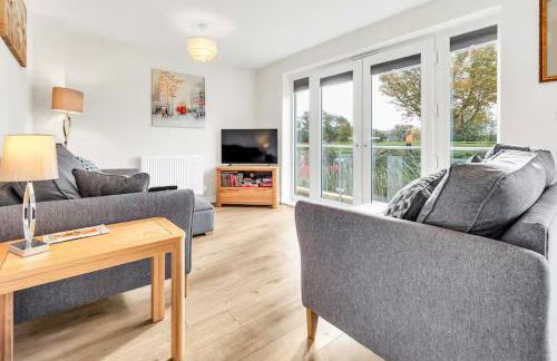 Comfortable 4BR stay in Bourne, Free Parking, Sleeps 7, Families & Contractors Welcome - Foto 10