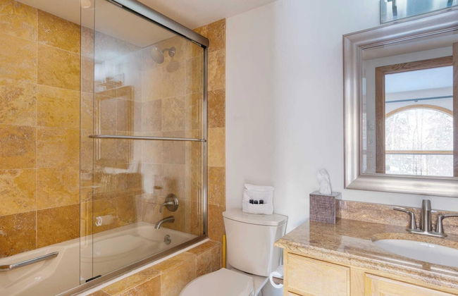 Riverside Condos C102 by Avantstay Condo Close To Downtown, Town Park & Ski Lift #8 - Foto 12