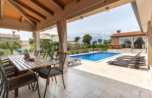 Beautiful Home In Kunj With Wifi - Photo 8