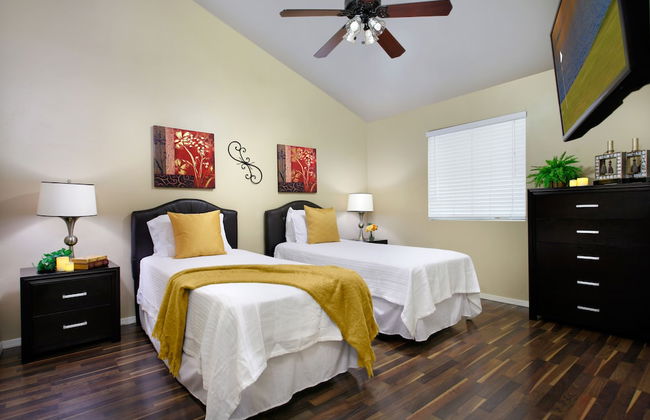 Backyard Playground! Golf Sport Court & Hot Tub! - Foto 2