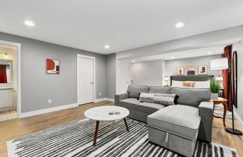 Contemporary Gem - Rooftop Deck & Private Hot Tub! - Foto 52