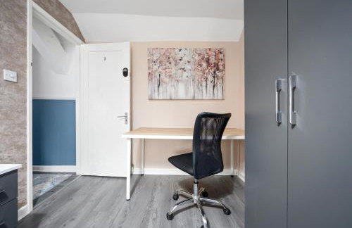 Private retreat For 3 Near City Centre - Photo 43