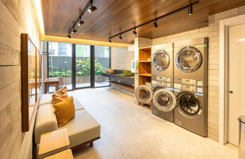 Studio Premium com Rooftop e Piscina com vista para a Baia de Todos os Santos, Portaria 24 Hr, Estacionamento, Wi-fi rápido 433Mpbs, Cozinha Compacta, Localização privilegiada próximo à praia e ao Farol da Barra - Foto 23