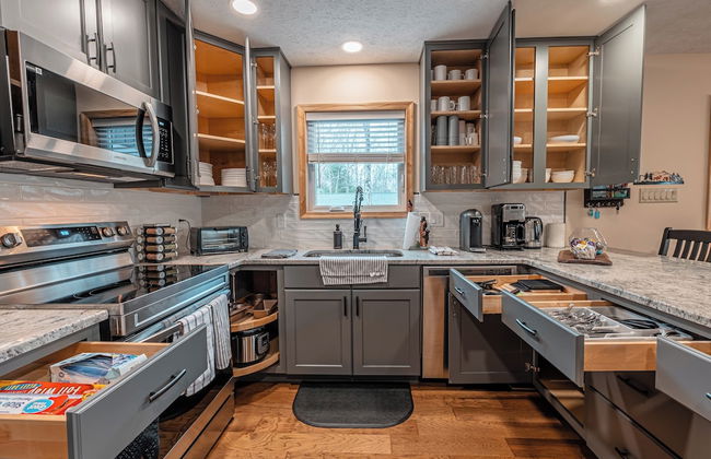 NEW Large Group Summer Getaway W/hot Tub + Game Room! - Foto 14