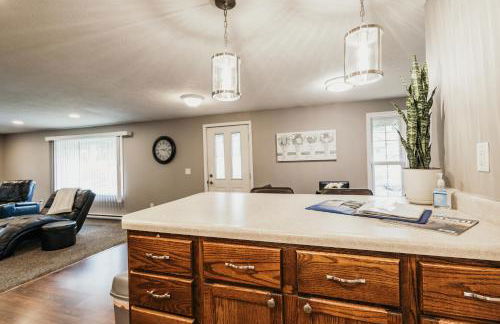 Indoor Hot-Tub! Spacious & Updated MQT Township Home! - Photo 4