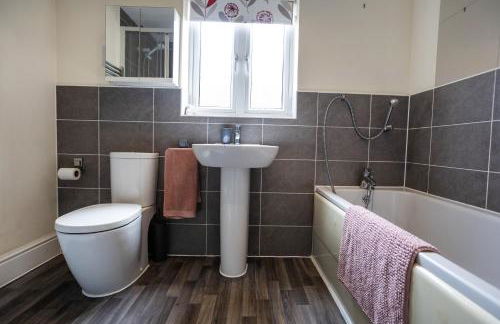 Boyton House Sleeps 14 Long Stays Parking Wi-Fi - Foto 36