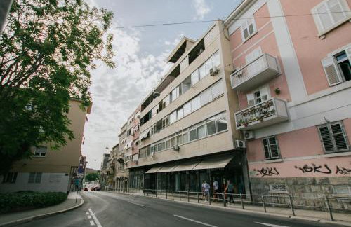 EVA's Apartment - Photo 40