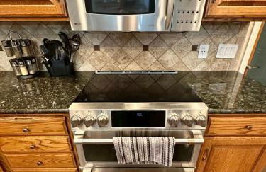 Spacious 4-bed family home with park views - Foto 36