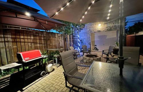 The Banksy-Free Parking -4 bedroom w King bed- Firepit Rooftop near United Center - Foto 11