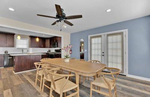 The Seabreeze Haven- Luxury 3BR Coastal Retreat - Near Beach & Free Parking - Foto 10