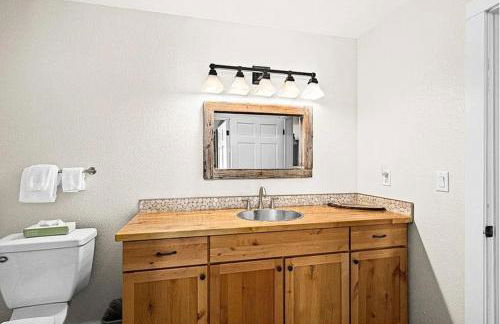 Whispering Pines Lake Views 1BR King Suite - Foto 40