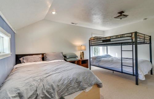 Rainier Home on 20 Acres with Blueberry Farm! - Foto 20