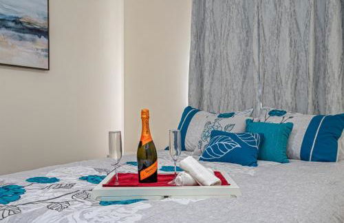 Spacious & Amazing Home w Big Pool and Patio - Photo 22