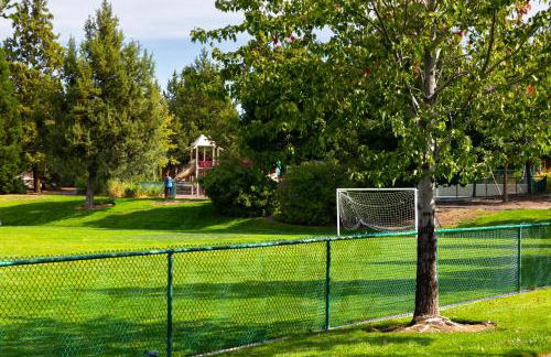 10min to Downtown Bend - Chic 2BDR - Photo 18