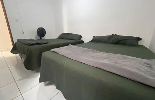 Próx. ao shopping, para 10 pessoas, ar condicionado e garagem APT B - Foto 13