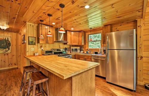 Private Chester Home with Deck, Mins to Skiing! - Photo 8