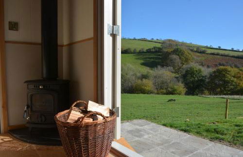 Snug Oak Hut with a view on a Welsh Hill Farm - Photo 5