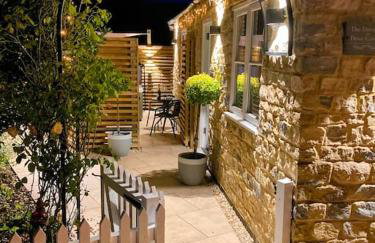 Tranquil retreat with hot tub - Photo 14