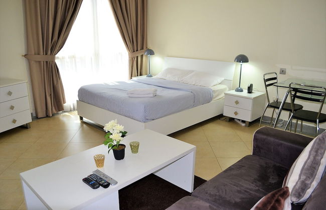 Bright furnished studio near metro in Tecom - ALIA - Photo 4