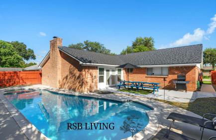 Amazing 4BR 2BA Winter Home with Pool & Game-Movie Room - Foto 1