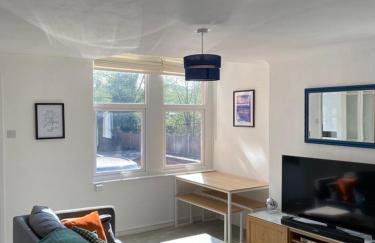 G-Floor Flat with 2 beds, 2 bathrooms, sleeps 4-6 - Foto 3