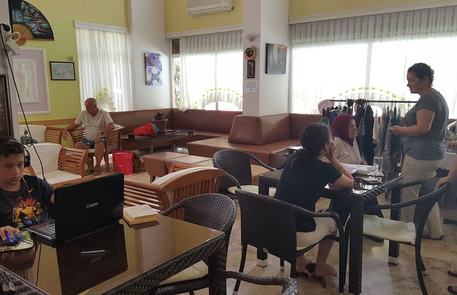 Golden Moon Apart Hotel - Photo 3