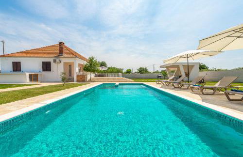 S&I Peaceful Holiday Home With Pool & Jacuzzi - Foto 48