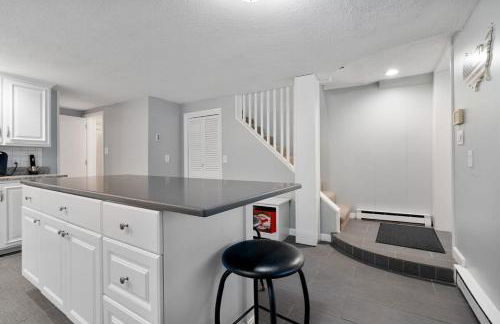 Heart of Southie - Hot Tub + Walk to Top Bars - Foto 18