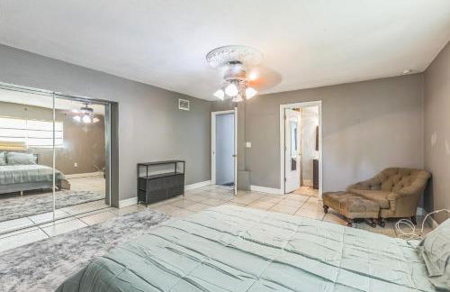 Amazing 'Hot Tub' Home Minutes To Hospitals & Beaches - Photo 20