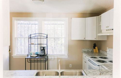 Cozy Downtown Gem Fully Equipped Free Parking - Photo 15