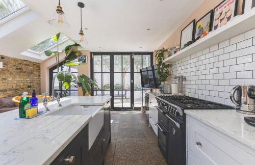 Modern Comforts in a Designer Home - Photo 29