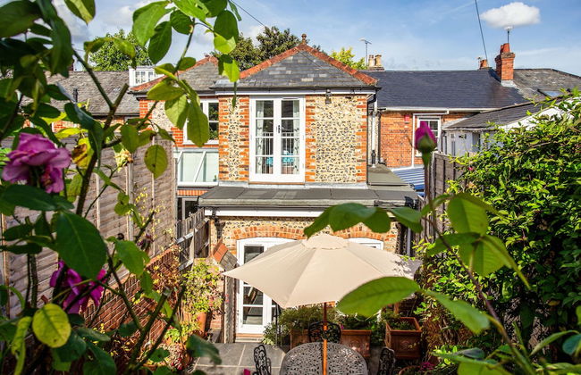 Peaceful Elevated Residential Area - Walk to City - Foto 17