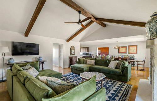 Relaxing Hill Country Home with Outdoor Fire Pit - Photo 6