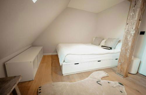 Renovated Semi-Detached House With Garden Views - Foto 29