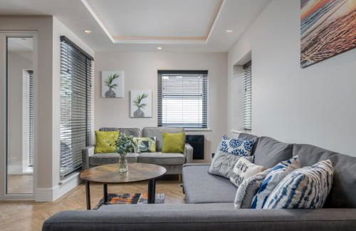 Skyvillion - COZY LARGE 4 & 1 Bed Apartments in London Enfield, Mins to Tube Station, Free Wi-Fi - Foto 6