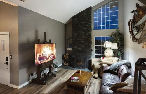 Lynx Lake Lux 6-BR HouseSleeps 22Hot TubGame Rm - Foto 65