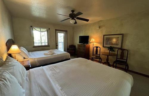 C8, Two bedroom, two bath log-sided, lake view luxury cottage with hot tub - Foto 21