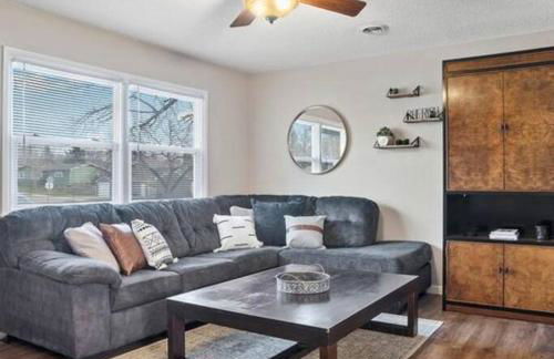 Pet Friendly Large Fenced Backyard Covered Patio - Foto 26