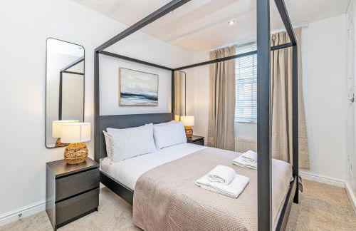 Luxury Georgian Townhouse with Cinema and parking - Photo 10