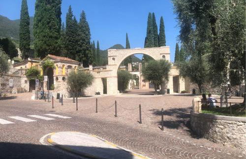 La Verbena a fianco del Vittoriale, vista piscina, 10 minuti a piedi dal lungo lago - Foto 23
