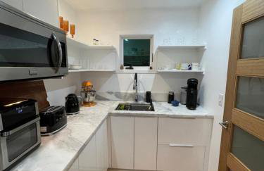 Spacious Resort Getaway @ Echo Park Ranch - Luxury indoor/ outdoor home steps from Sunset Blvd, Echo Park Lake, Dodgers Stadium - Foto 14