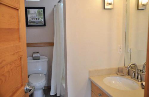 Risingwater Newly Listed Stunning Home with 150-Foot Beachfront in the Finger Lakes - Foto 32