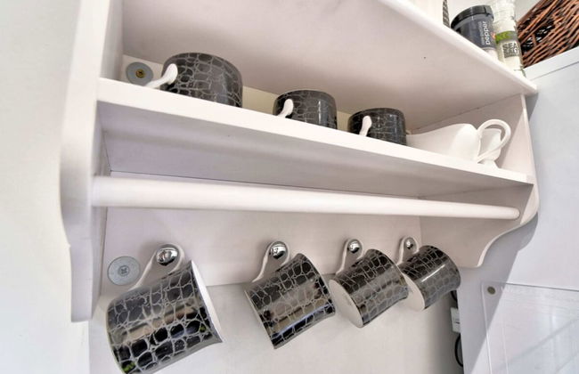 Cozy Guest Lodge With a Large Secluded Garden - Photo 14