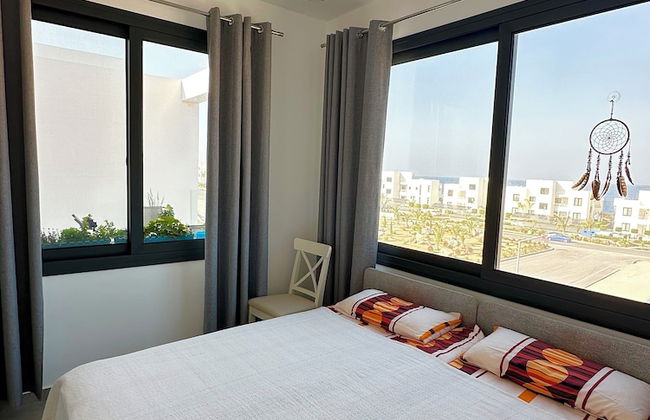 Cosy Apartment With Scenic Terrace Views - Photo 2