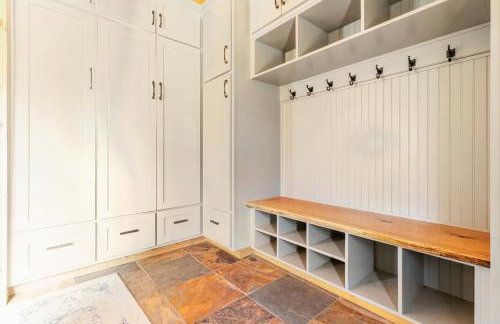 Sequoia Retreat- Spacious Cabin, Hot tub, & Sundeck - Foto 50