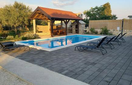 Olive Tree House with Jacuzzi, WiFi and 40m2 pool - Foto 18