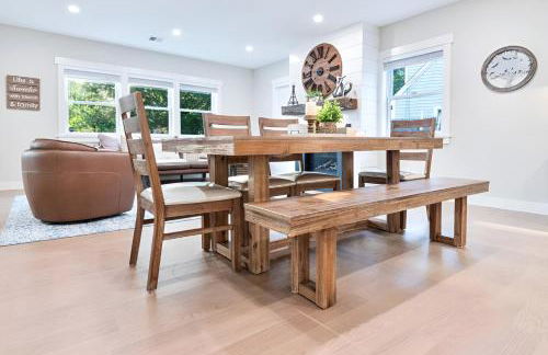 Renovated & Sophisticated Home Near Beach & Shops! - Photo 53