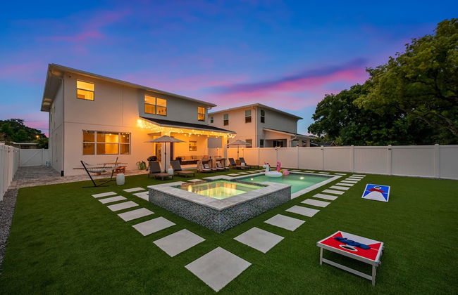 Luxury Home w Heated Pool, Gym, Playground & More! - Foto 34