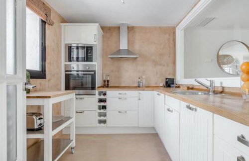 Charming Beachside Townhouse in San Pedro A Lovely Retreat Steps from the Shore - Photo 16